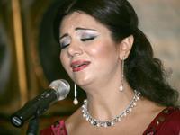 المطربة