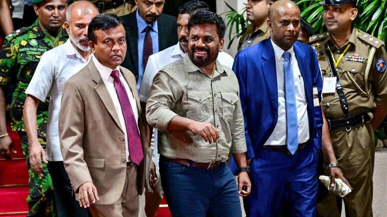 هذه هي أول انتخابات منذ انهيار اقتصاد سريلانكا في 2022 بسبب نقص حاد في النقد الأجنبي، مما جعل الجزيرة الواقعة في المحيط الهندي غير قادرة على سداد ثمن واردات المواد الأساسية بما في ذلك الوقود والأدوية