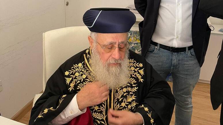الحاخام يتسحاق يوسف خلال افتتاحه روضة للأطفال اليهود في دبي. @IsraelArabic/twitter