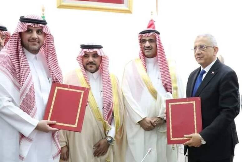 خيّر السفير السعودي بتونس عدم الخوض في أسباب تأخر انطلاق المشروع، قائلا للصحفيين الحديث عن الماضي لا يفيد في هذه المرحلة، مضيفا هذا المشروع وإن تأخر فإنه أتى في الوقت المناسب وسيشهد انطلاقة حقيقية