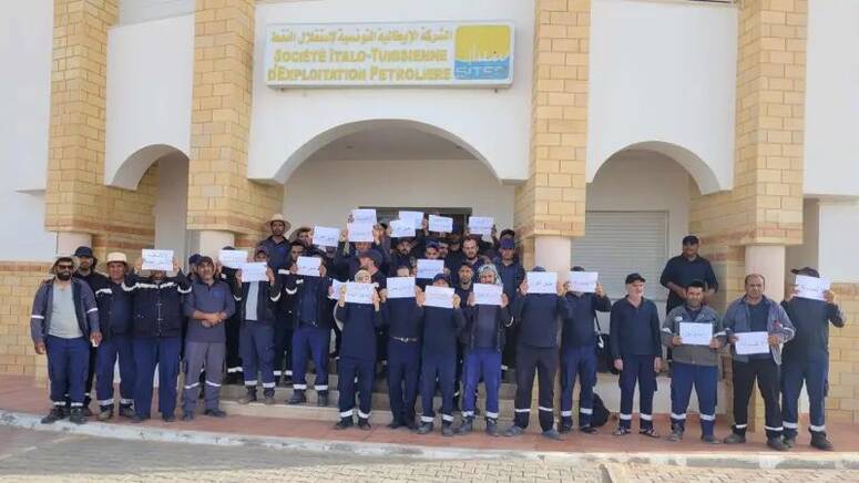 عمال الشركة بالحضيرة والبالغ عددهم 90 عاملا، دخلوا في تحركات احتجاجية للمطالبة بتطبيق قرار رئيس الجمهورية القاضي بإلغاء المناولة في القطاع العام وإدماجهم في شركة سيتاب والقطع مع أساليب العمل الهش