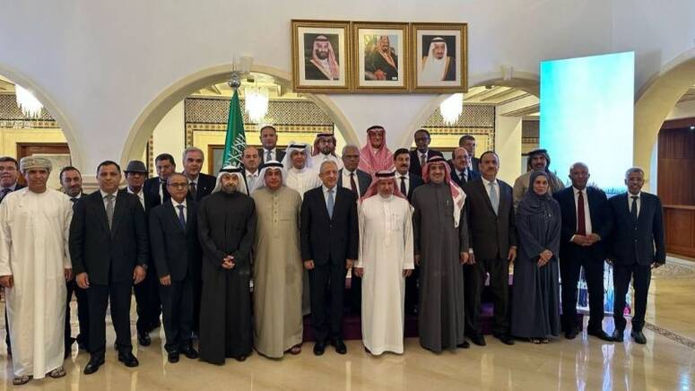 سفير المملكة في تونس يستقبل في مقر إقامته المستشار بالديوان الملكي والمشرف العام على مركز الملك سلمان للإغاثة والأعمال الإنسانية عبد الله بن عبد العز