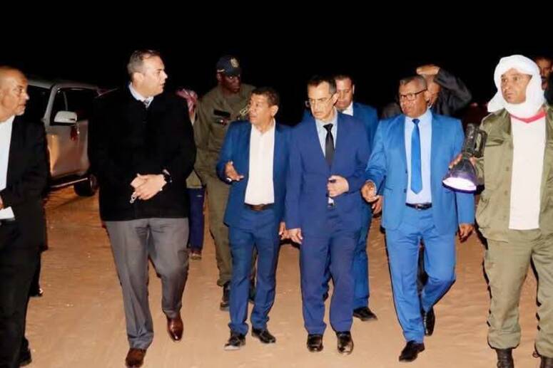 وزير الفلاحة يعاين عمليات مقاومة الجراد الصحراوي ليلا في عمق ولاية تطاوين