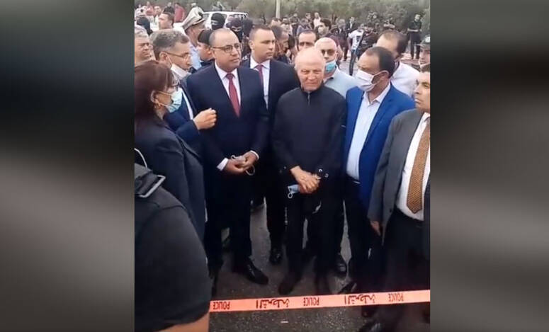 وصول رئيس الحكومة لمسرح العملية الإرهابية في مفترق القنطاوي