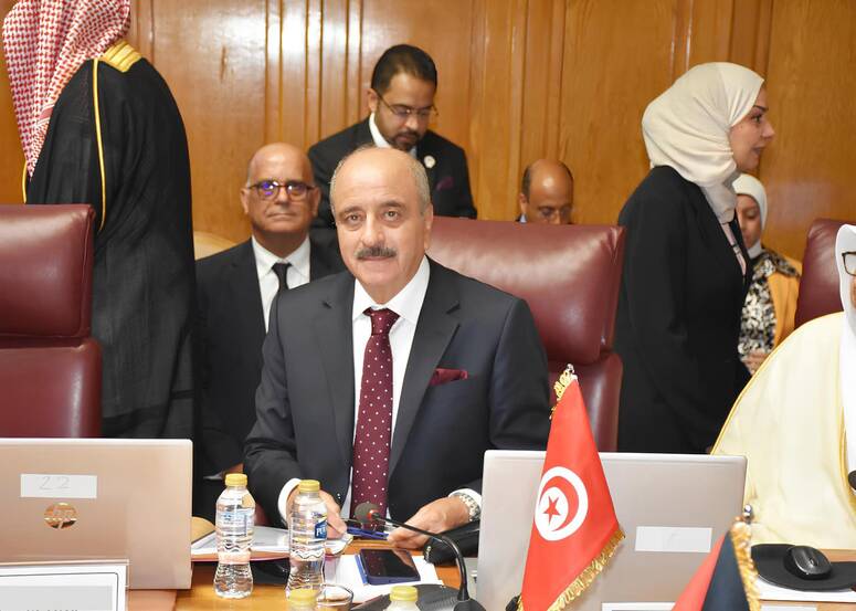 وزراء الخارجية العرب يبحثون خلال هذه الدورة، آخر مستجدات الأوضاع في الأراضي الفلسطينية، وأهم القضايا المطروحة على المستويين الإقليمي والدولي، إلى جانب العلاقات العربية مع التجمعات والتكتلات الإقليمية