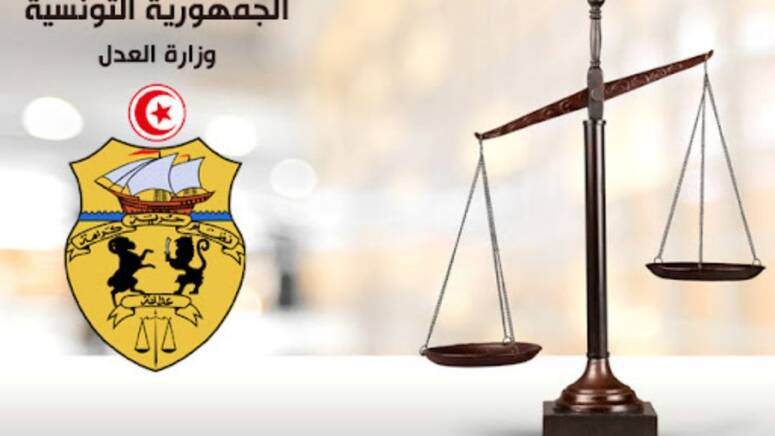 كان مجلس الهيئة الوطنية للمحامين، قرّر، حمل الشارة الحمراء لمدة أسبوع بداية من يوم الاثنين 16 وإلى غاية 20 سبتمبر الجاري احتجاجا على ما اعتبرته تضييقات مسلطة على المحامين أثناء أدائهم لمهامهم.
