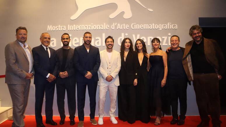 يشهد مهرجان البندقية السينمائي حضورا هاما للسينمائيين التونسيين حيث تحضر فعاليات المهرجان أيضا المنتجة التونسية درة بوشوشة والممثل والمخرج ظافر العابدين.