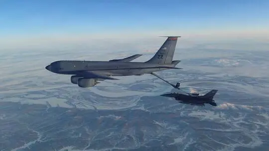  ������� �������� ��������� ���� ����� ����� ����� ������� �� ���� KC-135