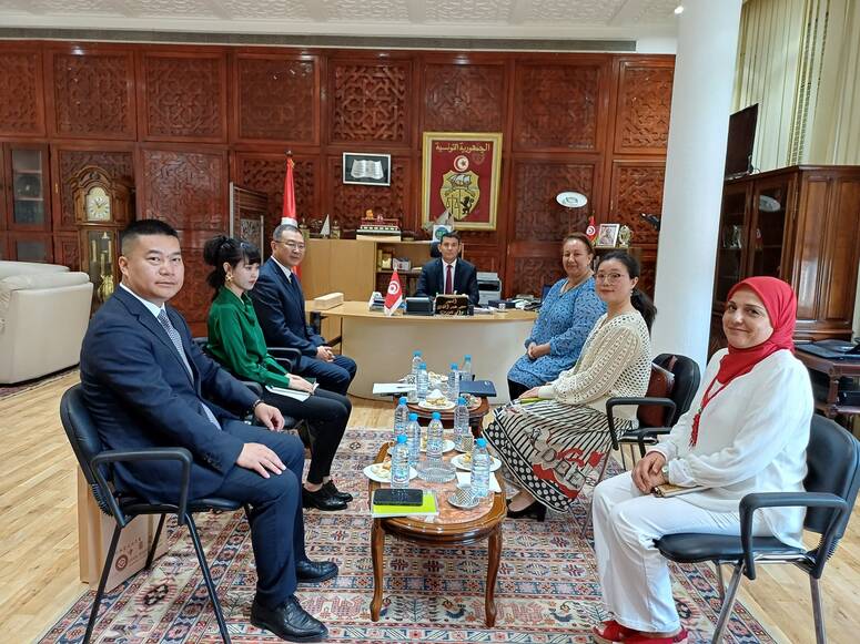 جلسة العمل الملتئمة، اليوم الثلاثاء، بمقر الولاية