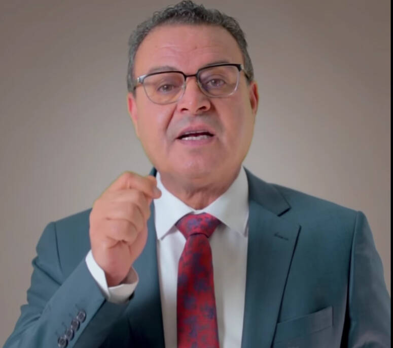 ودعا المغزاوي، رئيس الجمهورية قيس سعيد، منافسه في هذه الانتخابات الى اجراء مناضرة تلفزية، مشددا على الانتخابات مبنية على تصورات وبرامج وحصيلة وليست شعارات رنانة على حد تعبيره.