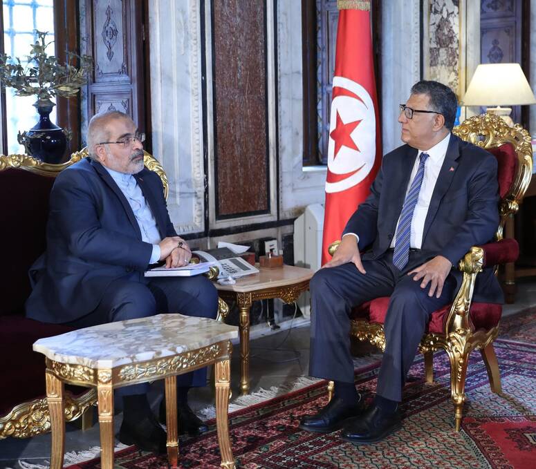 أشاد السفير الإيراني بمستوى التعاون القائم بين البلدين معربا عن ارتياحه للتشاور المتواصل وكثافة الاتصالات بين المسؤولين السياسيين في البلدين.