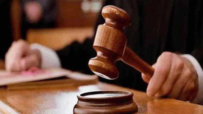وقع اعداد تلك الوثائق من طرف المخبر وسياسي عضو برلمان سابق بهدف ادخال البلبلة بين السكان وارباك المسار الانتخابي وعليه أذنت النيابة العمومية لدى القطب القضائي لمكافحة الارهاب بتغيير المركز القانوني لل