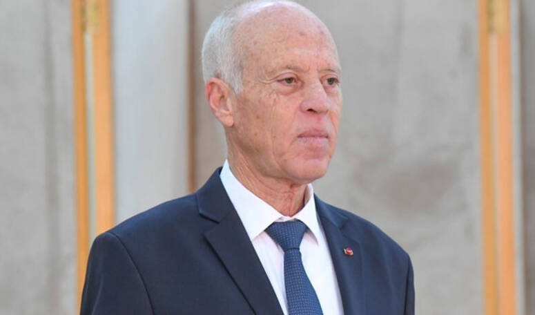 دعا أنصار المترشح، المواطنين، الى انتخاب مرشهم من أجل مواصلة مسيرة الاصلاح وانقاذ البلاد وتكريس السيدة الوطنية، مؤكدين أن المترشح عازم كل العزم على تطهير البلاد وازالة كل العقبات مهما كان حجمها ومهم