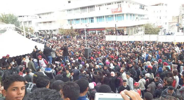 صورة اليوم : سامية عبو تقود حملة المرزوقي في باجة