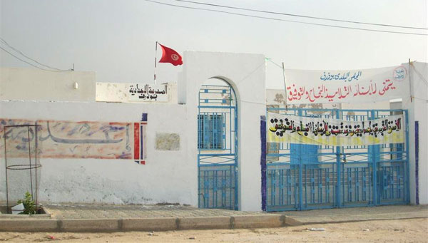 محيط المدرسة الإعدادية بوذرف يتحول الى وكر للفساد