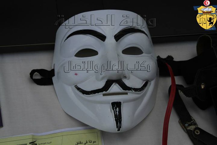 الداخلية تعلن تفكيك خلية ارهابية تقوم بتركيب قنابل لتفجيرها عن بعد وتستعد لبعث إذاعة على الانترنات
