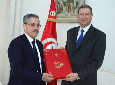 Habib Essid reçoit le rapport de l'ISIE sur les élections législatives et présidentielle de 2014