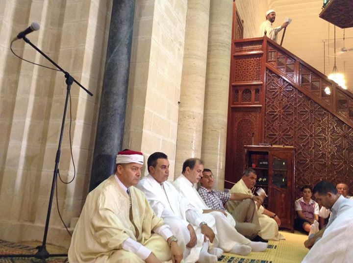 بالصور مهدي جمعة يؤدي صلاة العيد في الجامع الكبير بالمهدية