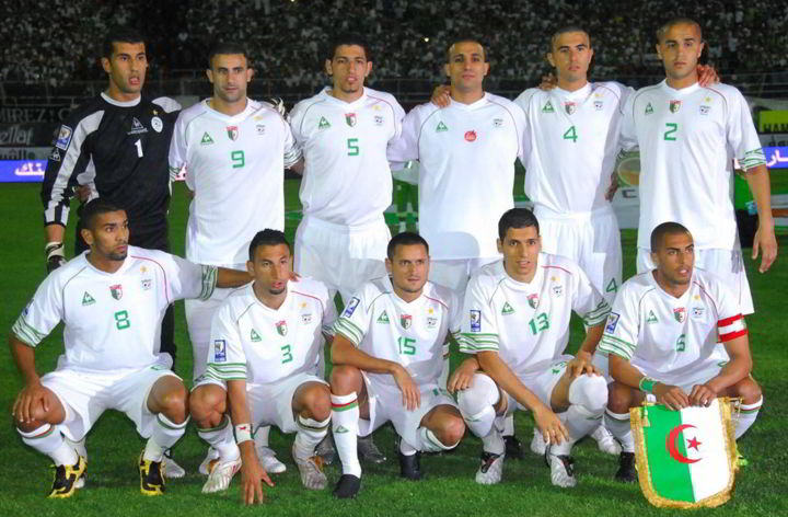 الشئون الدينية الجزائرية تفتي بجواز إفطار لاعبي المنتخب وجدل حول تأخير صلاة التراويح لمشاهدة مباراة منتخبهم