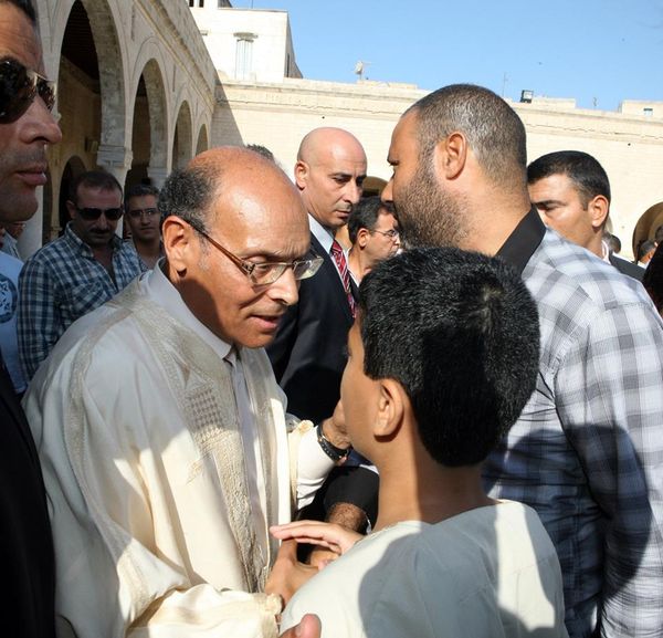 المرزوقي يؤدي صلاة العيد بالجامع الكبير بسوسة