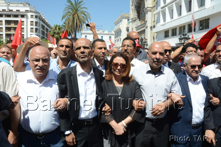 بالفيديو : أنصار الجبهة الشعبية يثيرون الفوضى في مسرة الوحدة الوطنية للتنديد بالارهاب