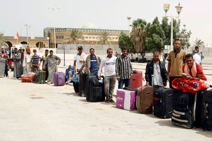 منع تحوّل التونسيين إلى ليبيا على خلفية القصف المتواصل بالمناطق المحاذية لراس الجدير