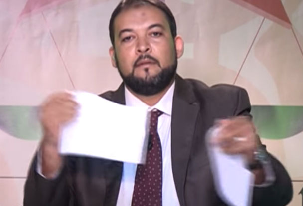 منشط قناة الزيتونة يمزق قرار الهايكا القاضي بخطية مالية ويلقيه في سلة المهملات على المباشر