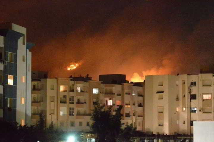 اندلاع حريق في قمة جبل منتزه النحلي
