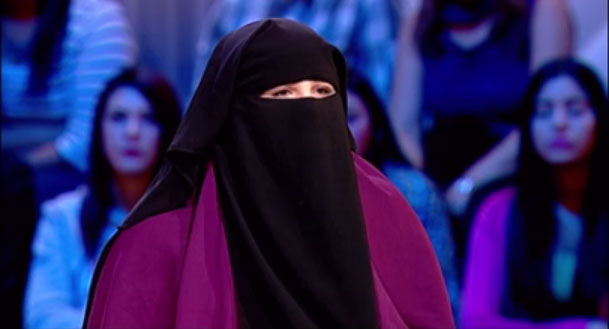 في عندي ما نقلّك : امرأة تنزع نقابها وتؤكّد أنها تعرّضت لمحاولة تجنيد تحت مسمّى جهاد النكاح