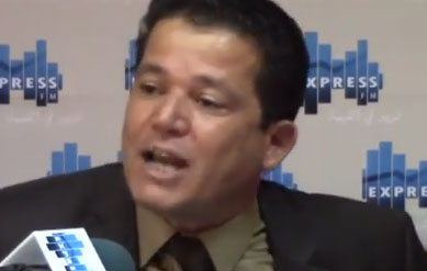 على اذاعة اكسبرس: مرشح تيار المحبة ينسحب على المباشر بسبب انتقاد الهاشمي الحامدي