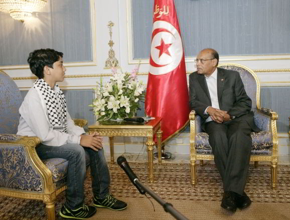 المرزوقي يستقبل الطفل ''الغزاوي'' والرسام محمد قريقع