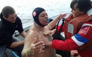 السباح التونسي نجيب بالهادي يحقق رقما قياسيا بعد سحب سفينة سياحية تزن 22 طنا