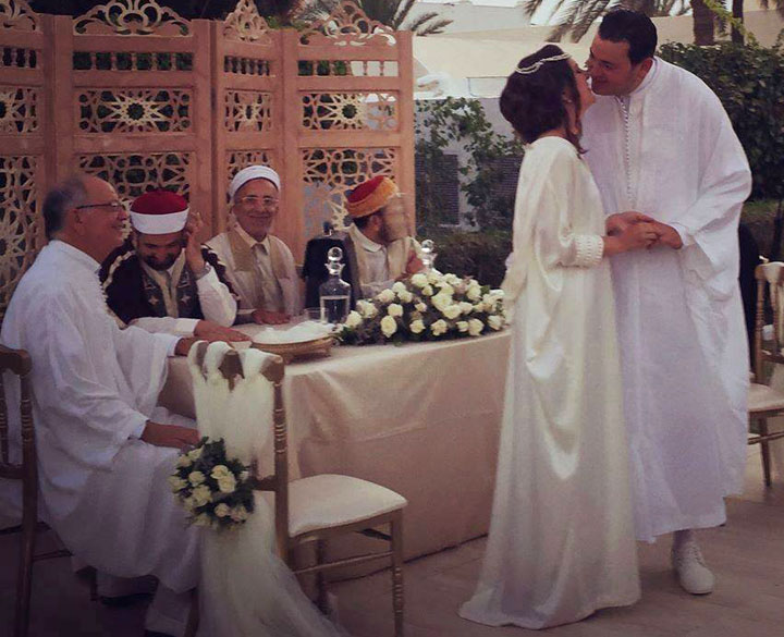 صورة اليوم : قبلة عروسين تونسيين تشعل الفايسبوك