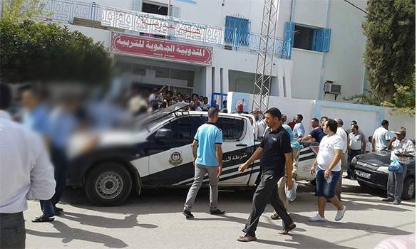 تفريق معلمين محتجين داخل المندوبية الجهوية للتربية بسيدي بوزيد