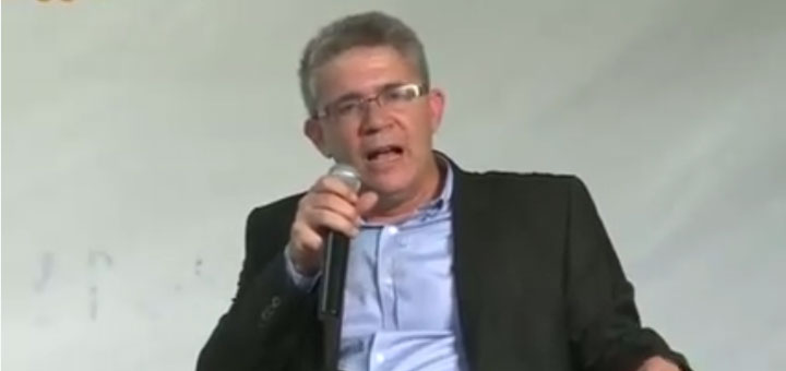 عدنان منصر لقائد السبسي : أنت رئيس تونس وأغضب عندما تقع اهانتك كما حصل في مصر