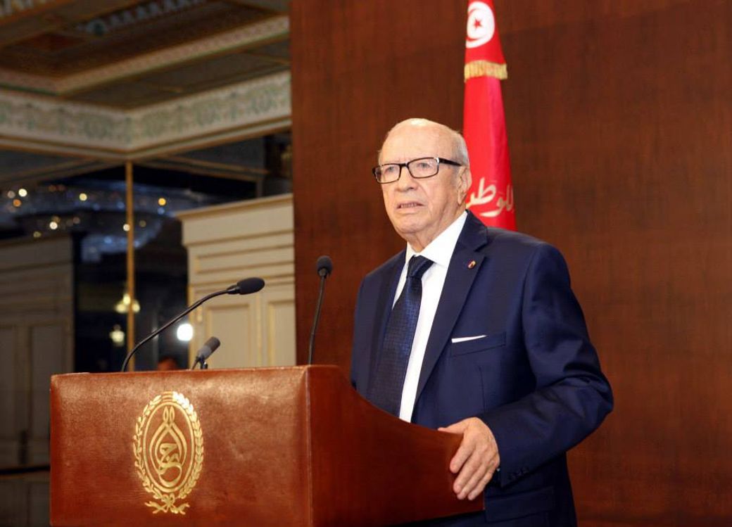 قائد السبسي : ليس لنا أي خلاف مع الجزائر لكن هناك لوبيات تسعى لتوتير العلاقة بين تونس والجزائر