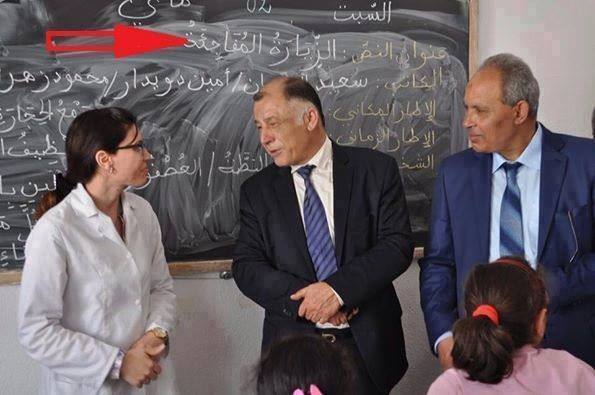 صورة اليوم : أستاذة تدرّس نصا للتلاميذ بعنوان الزيارة المفاجئة تزامنا مع زيارة ناجي جلول