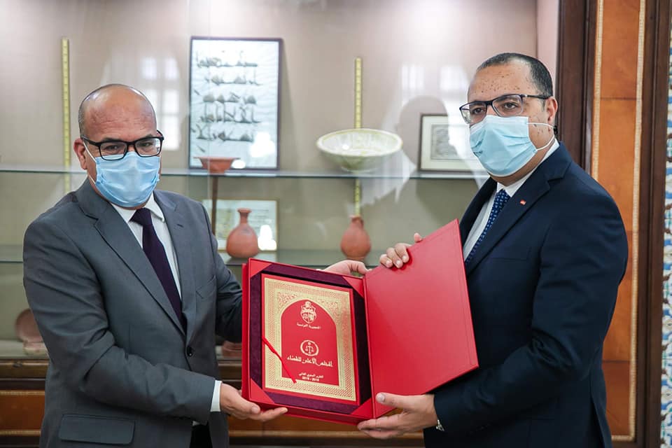 رئيس المجلس الأعلى للقضاء يسلم للمشيشي نسخة من التقرير السنوي الثاني