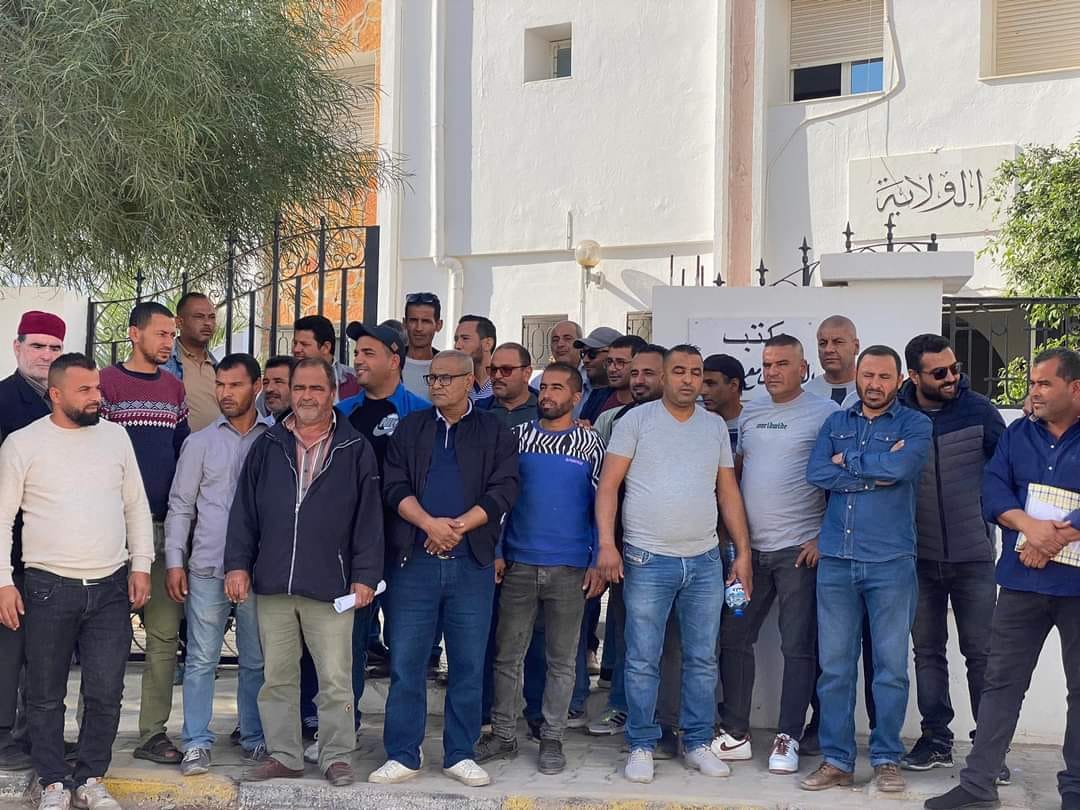 مدنين: عدد من مهنيي قطاع سيارات الأجرة