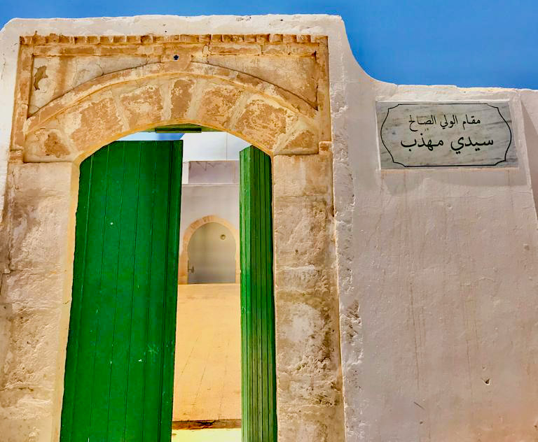 مقام الولي الصالح سيدي مهذب بالصخيرة  ... منارة تاريخية تستحق العناية والصيانة والمحافظة عليها من غياهب النسيان.