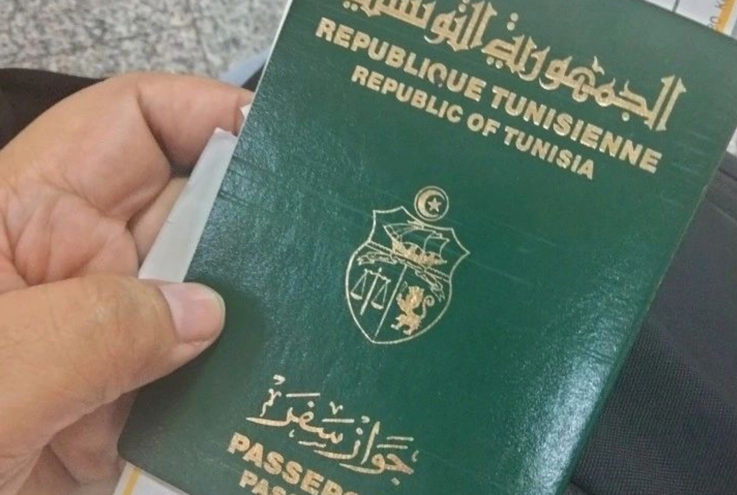 الداخلية:  وضع خدمة اقتناء طابع السفر الإلكتروني على الخط