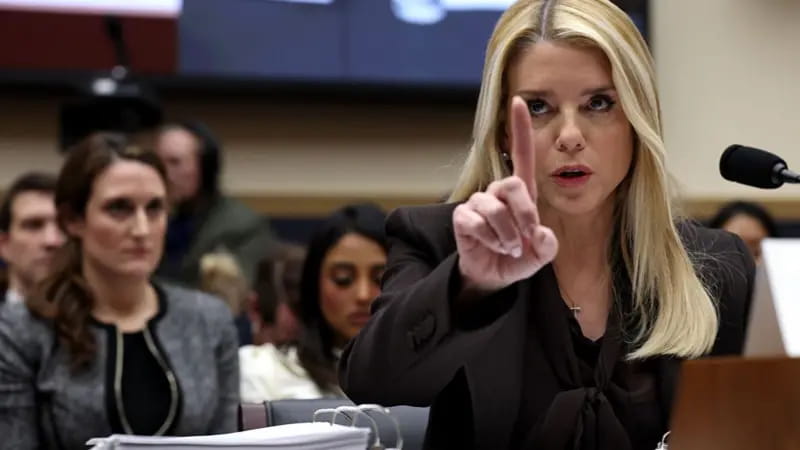 صحيفة: ترامب يدرس إقالة وزيرة العدل الأمريكية 