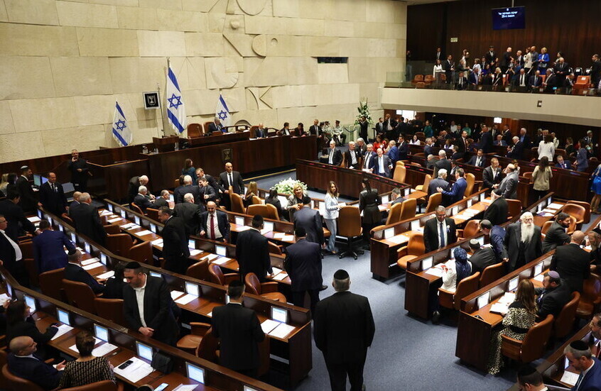 الكنيست يصادق على قانون إعدام الأسرى الفلسطينيين وسط جدل واسع