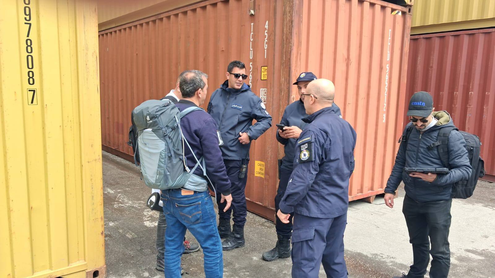 عملية مسح بميناء رادس التجاري في اطار مكافحة الاتجار غير المشروع وتهريب المواد الخطرة 