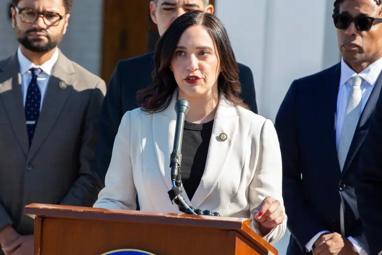 تحرك في الكونغرس لعزل وزير الدفاع ودعوة لتفعيل التعديل 25 ضد ترامب