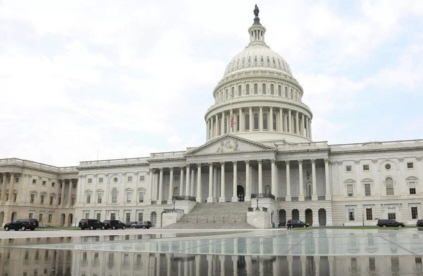 الديمقراطيون في الكونغرس يتخذون خطوة نحو تفعيل التعديل الخامس والعشرين لعزل ترامب 