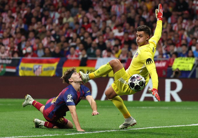 لقطة مروعة في دوري الأبطال.. هل حرم برشلونة من حقه؟