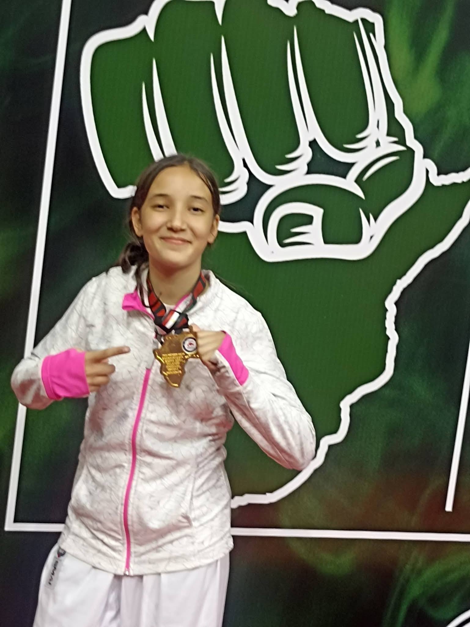 تلميذة تونسية تحرز ذهبية الكاراتيه في بطولة شمال إفريقيا بالقاهرة