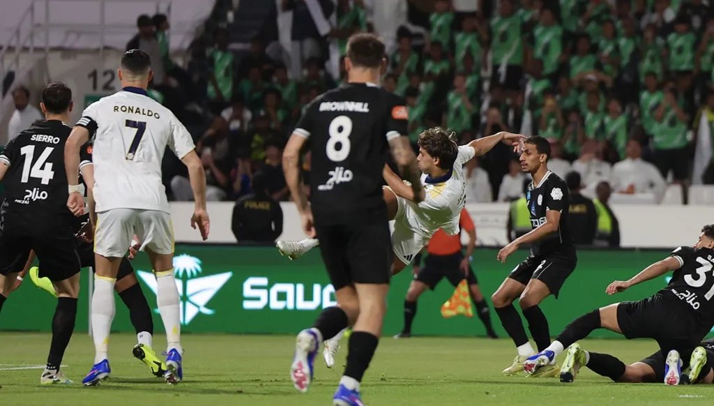 البطولة السعودية : النصر يفوز على الشباب 4-2 ويعزز مركزه في الصدارة