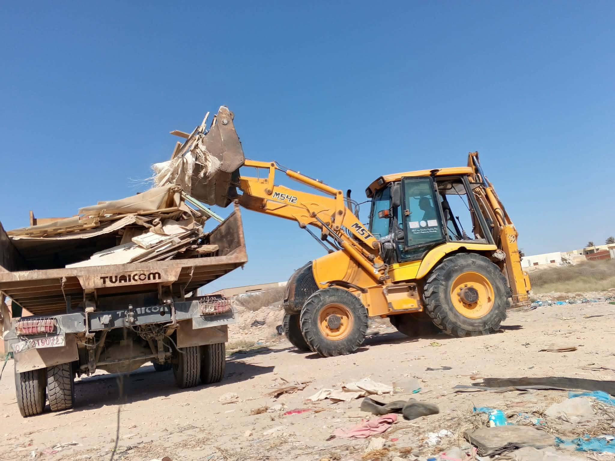 قابس : حملة لإزالة الأكواخ العشوائية بشاطئ غنوش